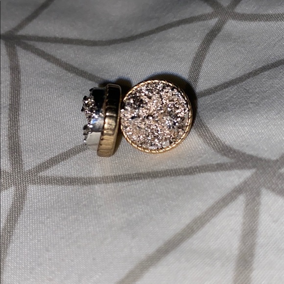 Pretty earrings - Picture 2 of 2